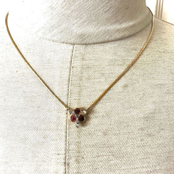 Avon vintage dainty rhinestone pendant necklace - Picture 2 of 9